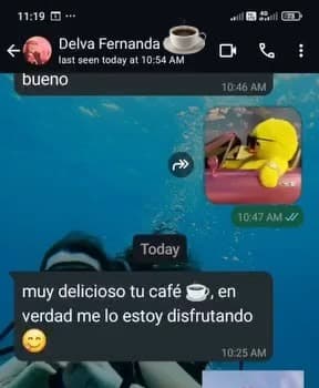 Captura de WhatsApp de Delva Fernanda diciendo que está disfrutando mucho el café